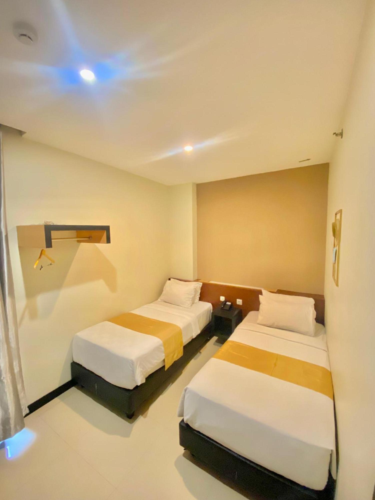 JLE'S Hotel Manado Exterior foto